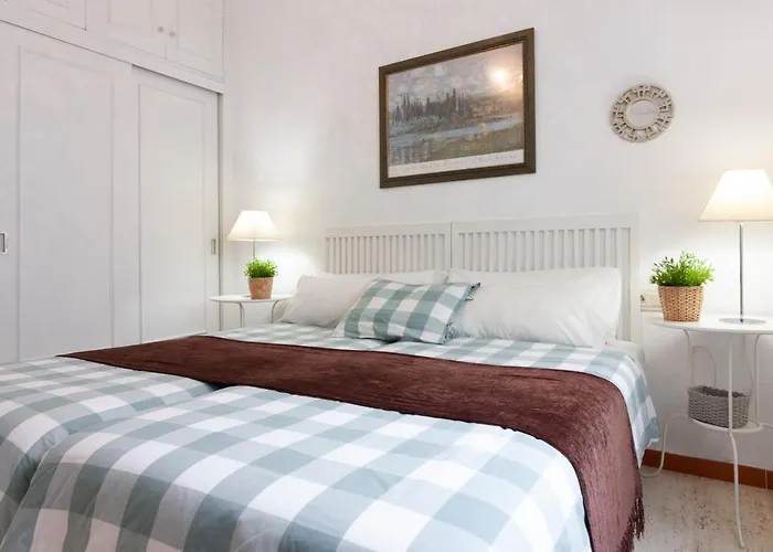 Sea & Wave Soho Family Apartment